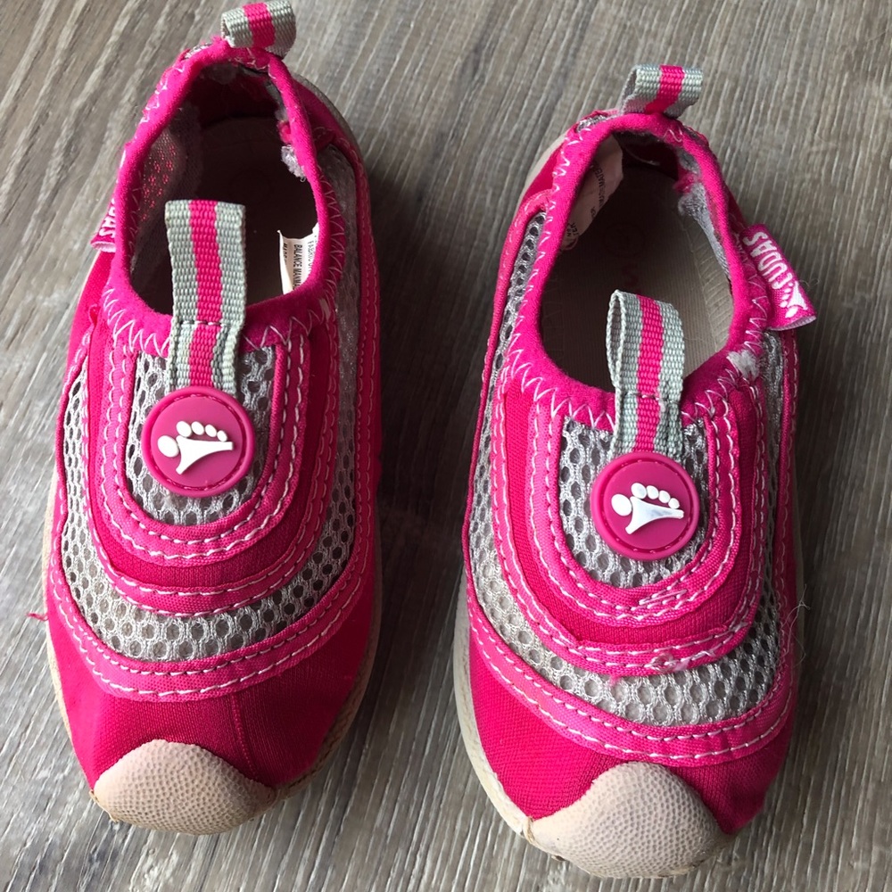 Girls "Kudas" water shoes. Size 6.